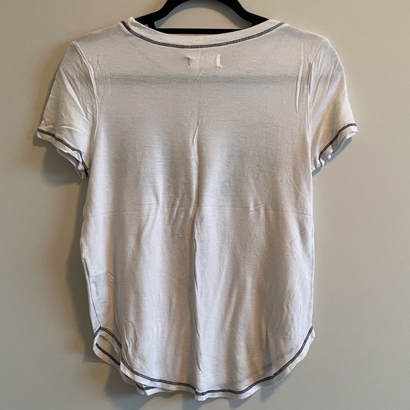 Hollister Short Sleeve Tee with Tribal Elephant Size XS - Picture 2 of 2